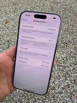 iPhone 16 pro - baterie 100% - 9