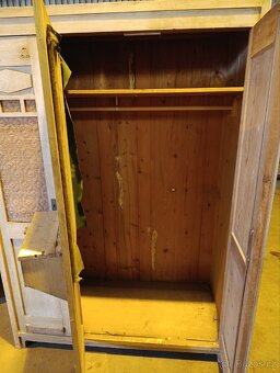 Velká šatní skříň - 9