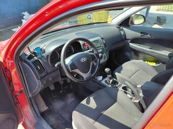 Hyundai i30 1.6 CRDi 66kw  rok v.2011 - 9