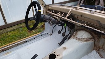 BMW e21 karoserie na kolech - 9