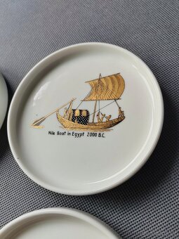 Nádherný porcelánovy podtacky s dekorem starožitné lodi - 9