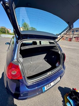 Volkswagen Golf 5 2007 1.6i - servisováno + zimní sada - 9