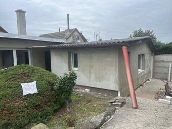 Komplex dvou chat s velkou garáži a pozemkem - 9