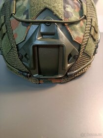 Helma s maskováním, brýlemi a maskou - 9