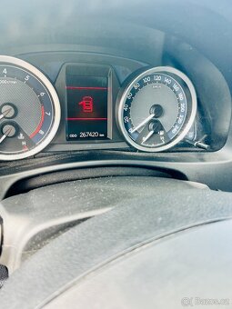 Auris kombi 1.6 97kW - 9