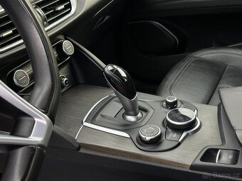 Alfa Romeo Stelvio 2018 - 9