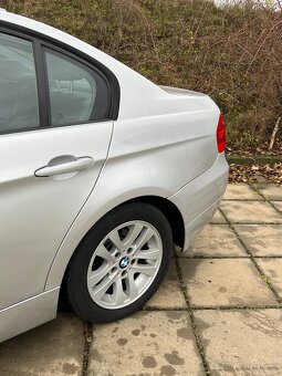 BMW E90 320i 110KW Manuál,Výhřevy,ALU R16,Senzory,131 TKM - 9