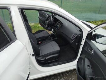 Hyundai i20 1.2 benzín, 56000km, TRIKOLOR PREMIUM PLUS - 9