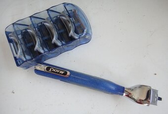 GILLETTE Mach3 - 9