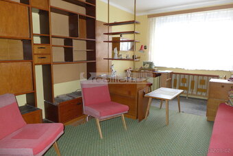 Prodej prostorného cihlového bytu 3+1 s balkonem a zahradou - 9