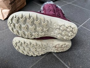 PRODÁNO,DÍVČÍ NEPROMOKAVÉ SNĚHULE QUECHUA,DECATHLON,VEL.37 - 9