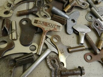 KLÍČKY 111 KUSŮ - 9