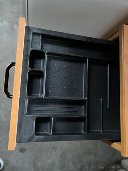 Kancelářský nábytek ( skříně stoly komody) - 9