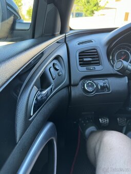 Opel Insignia, 2.0 CDTi 4x4 navi. kůže, xenony - 9