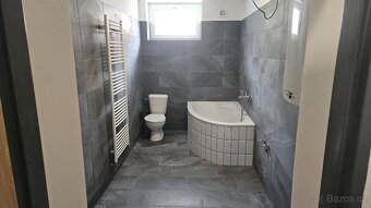 Prodám rodinný dům v perfektním stavu - 9