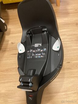 Maxi Cosi Pebble 360 Pro 2 + Family fix base - 9