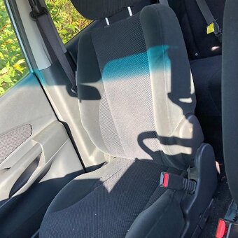 hyundai tucson interiér - sedadla - 9