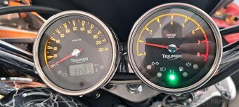 Triumph Rocket III Classic - 9