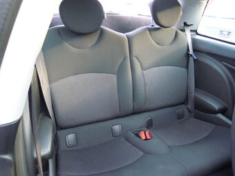 Mini Cooper 1.4i 95koní r.v.9/2008 - 9