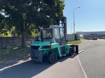 Vysokozdvižný vozík značky Mitsubishi FD70, nosnost 7 T - 9