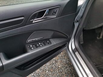 Škoda Superb 2.0 TDI kombi DSG bez koroze - 9