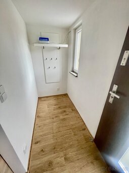 Rodinný patrový dům se zahradou, garáží a vinným sklípkem - 9
