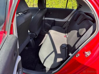 Toyota yaris 1.3 - 9