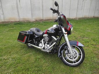 HARLEY DAVIDSON FLHX Street Glide - 9