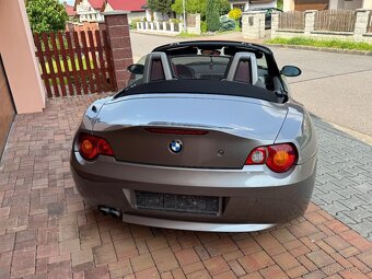 BMW Z4 2.5i (141kw) manuál, dovoz DE, červená kůže - 9