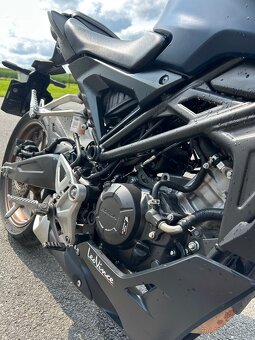 Honda CB125R - 9