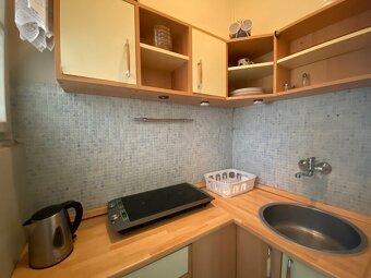 Pronájem byt 1+kk, 30 m2, balkon, sklep, Stroupežnického, Sm - 9
