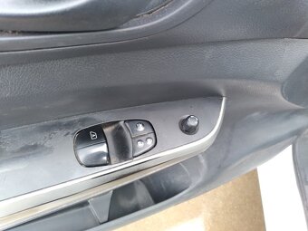 NISSAN NAVARA 2.3 dCi 120kW ČR,SERVISKA,MANUÁL,4X4 - 9