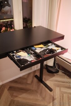 Elektrický polohovatelný PC stůl Mark Adler - 9