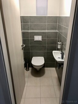 Pronájem bytu 2+kk s lodžií, garážovým stáním a sklepem – Hr - 9