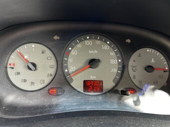 Renault Thalia 1.2 16v 55kW 2006 červená - 9