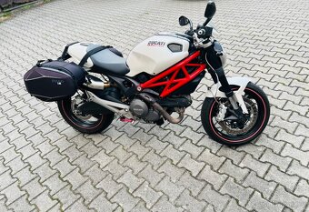 Ducati Monster 696 - 9