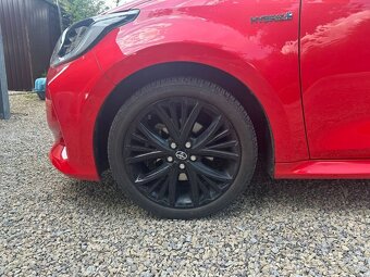Toyota Yaris HEV 1.5 VVTi - 9