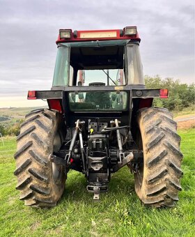 Traktor Case s čelním nakladačem - 9