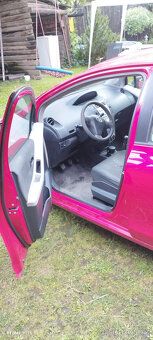 Toyota Yaris 1.0 - 9