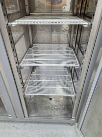 Dvoukřídlá lednice na přepravky - 200x150x70 cm - 9