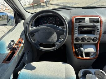 Kia Carnival 2,9Crdi 106kW r.v.2006 6míst - 9