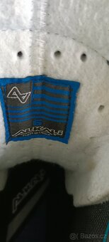 Hokejové on-line brusle profi vel.40.5 - 9