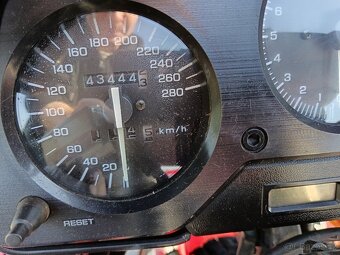Honda VFR 750 - 9