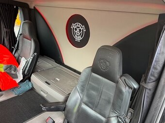 Scania G500 8x4 - třístranný sklápěč s hydraulickou rukou - 9