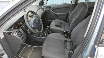 FORD FOCUS 1,6 16V COMFORT - 9