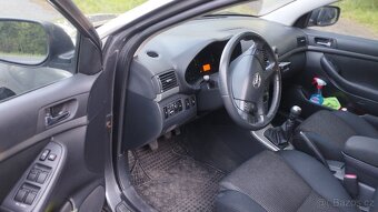 Toyota Avensis - 9