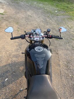 Triumph speed triple 1050 - 9