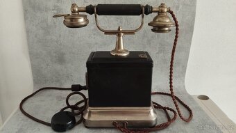 Krásný prvorepublikový starý telefon na kliku, štítek Praha - 9