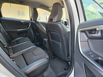 Volvo XC60 D4 140 kW AWD Momentum XENON TAŽNÉ 2017 - 9