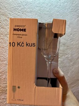 Karafy, skleničky na vodu, víno, šampaňské - 9